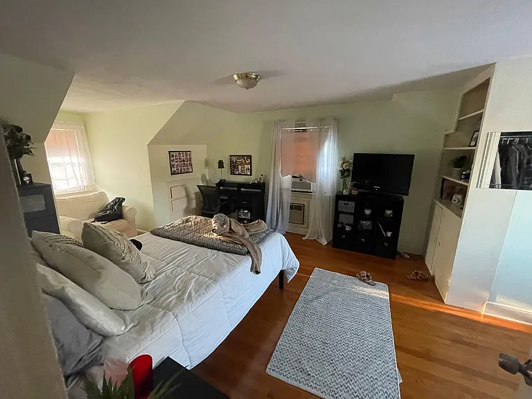 4025 Whitney Ave — Photo 7