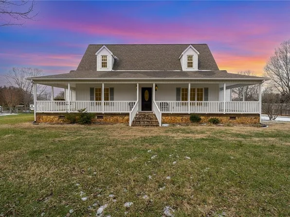 9181 Racine Rd, Pleasant Garden, NC 27313