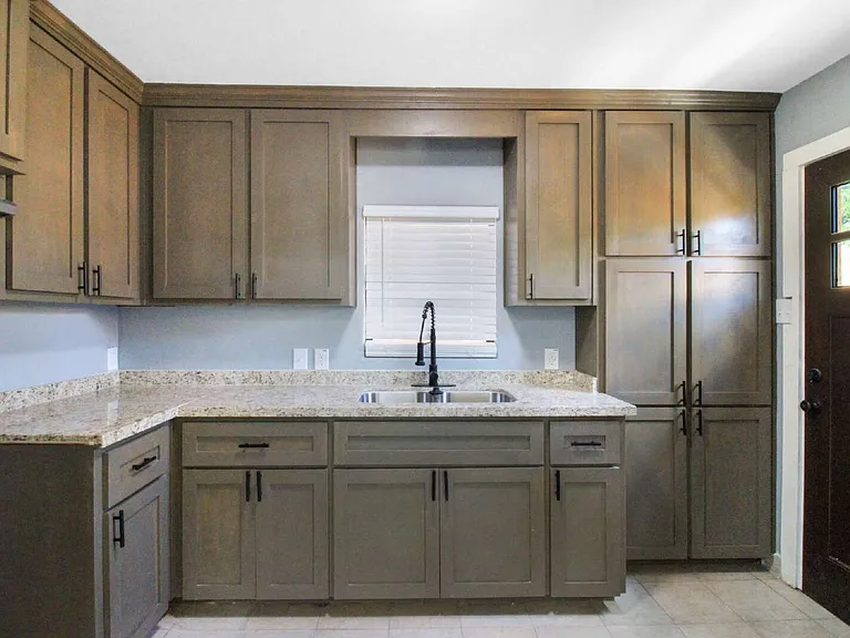 322 E Esplanada St — Photo 3