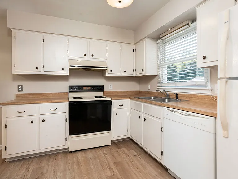 700 Rife Rd #11F — Photo 4
