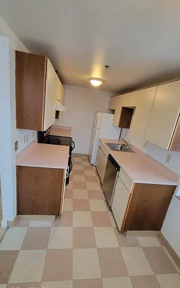 Roosevelt Tower — Photo 20