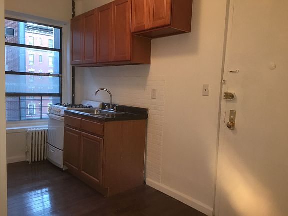 5th image of 195 Madison St APT 6