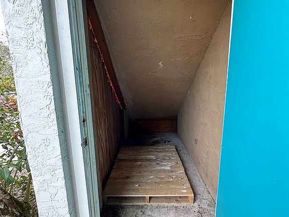 5th image of 2191 Columbia Blvd #1