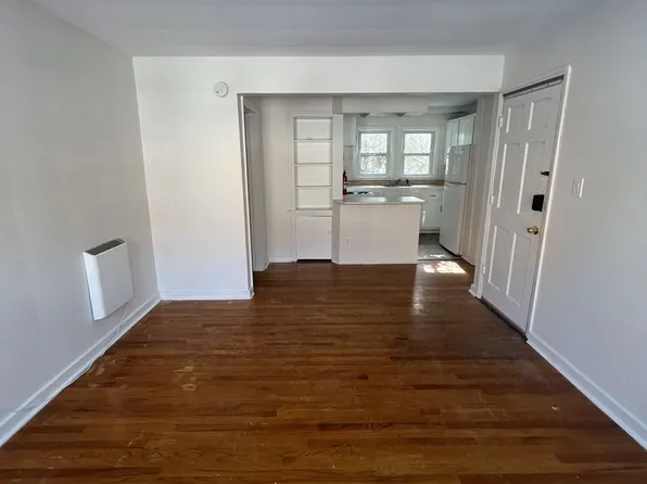 Hillcrest Garden Apartments, 2331-2333 Niskayuna Dr #2331-02, Schenectady, NY 12309