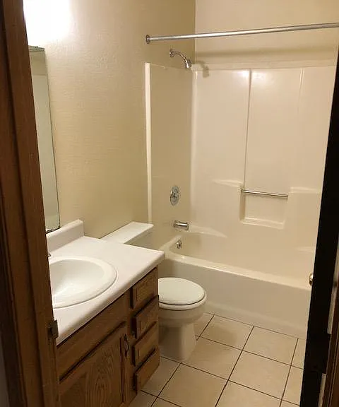 917 Houseman Ave NE #102 — Photo 3