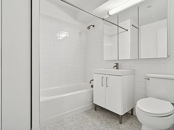 4th image of 20 Exchange Pl APT 1017
