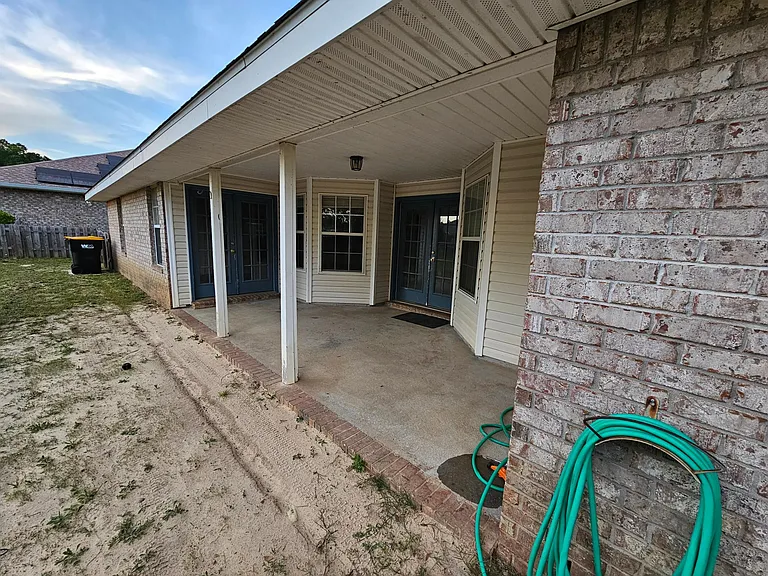 2202 Hagood Loop — Photo 8