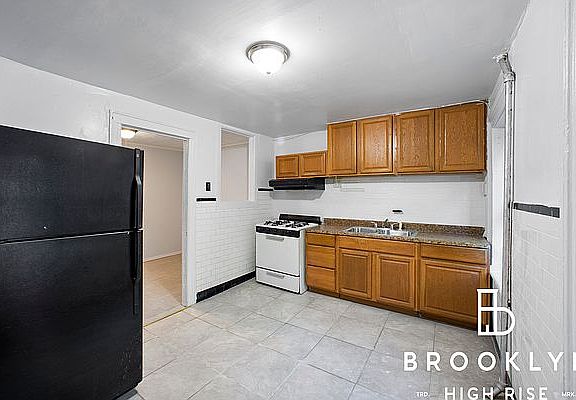 3rd image of 119A Marcus Garvey Blvd #1L