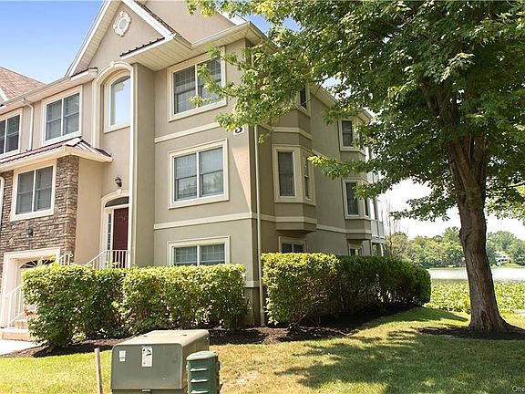 2nd image of 14 Tuxedo Ln