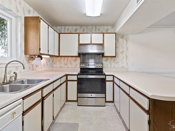 5th image of 14100 River Rd Unit 133