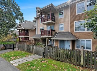 Sterling Mews, Victoria, BC V8R 1K9