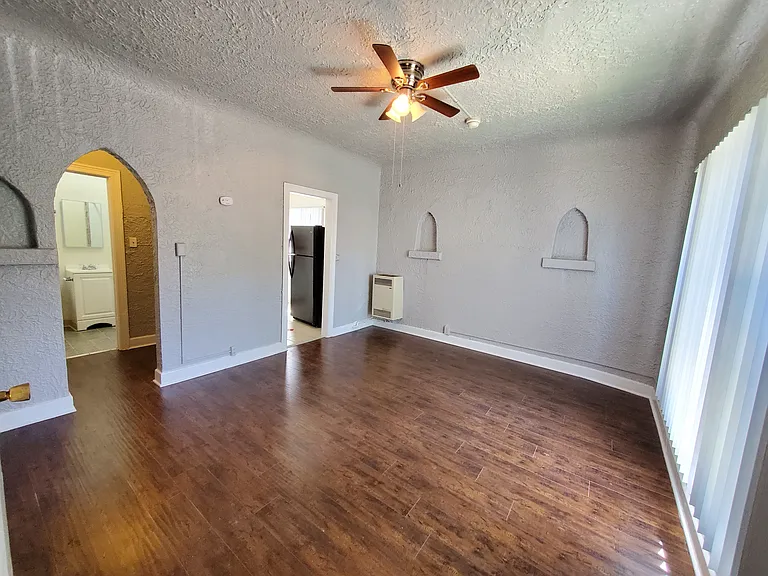 542 N Alexandria Ave #101 — Photo 8