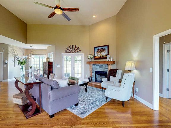 5th image of 408 Kirk Ln