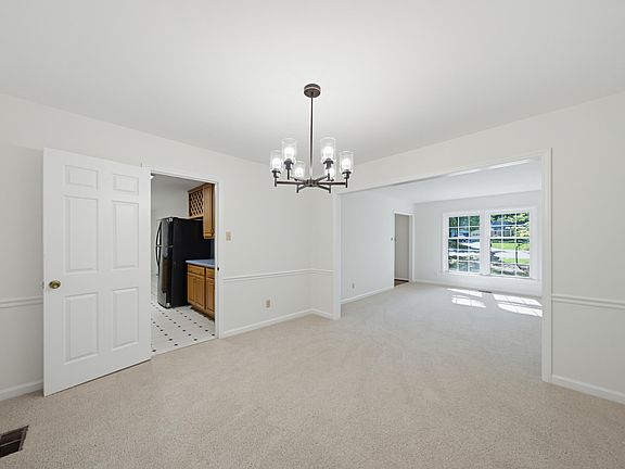 5th image of 111 Perth Pl