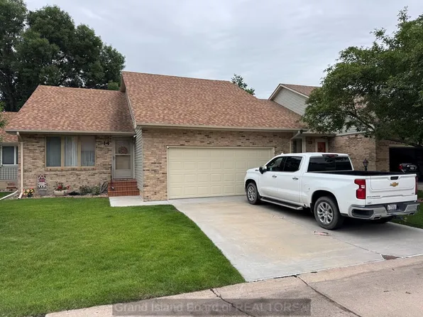 14 Saint James Pl, Grand Island, NE 68803