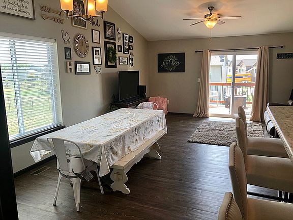 3rd image of 217 Windflower Ln