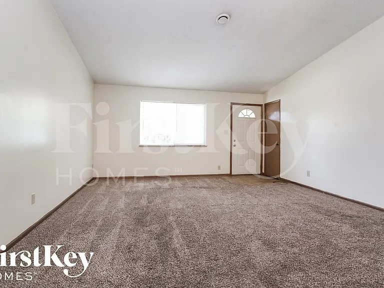 8611 Gandy Ct — Photo 2