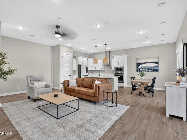 2427 E GOLDCREST Street, Gilbert, AZ 85297