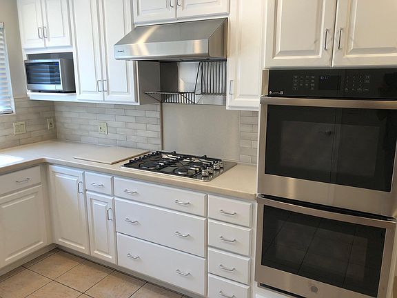 3rd image of 2122 Peachtree Ln