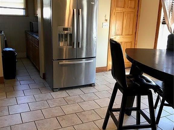 3rd image of 131 Vincent Ave