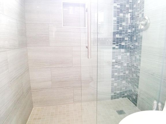 5th image of 4037 Gresham St #3