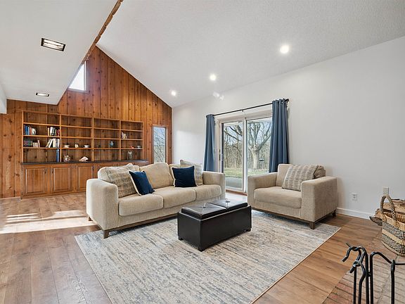 5th image of 5910 Willow Wood Dr
