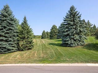 Towering Oaks Curv, Prior Lake, MN 55372