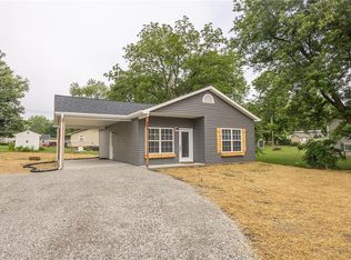 808 S Main St, New London, MO 63459