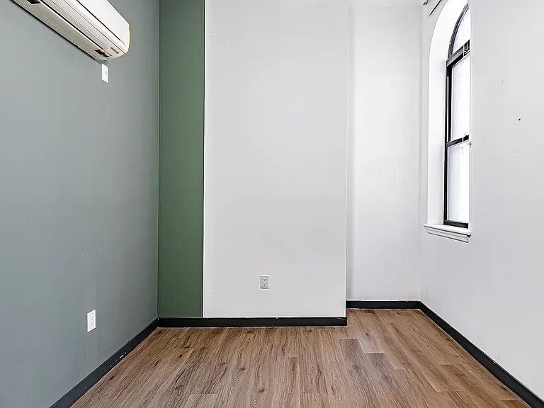 165 N 5th St #101 — Photo 4