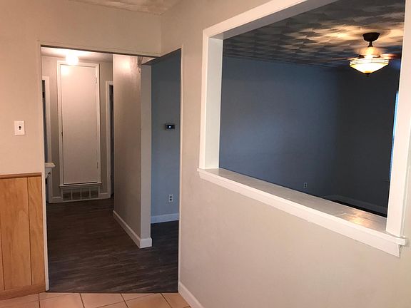 3rd image of 618 Fairview Dr