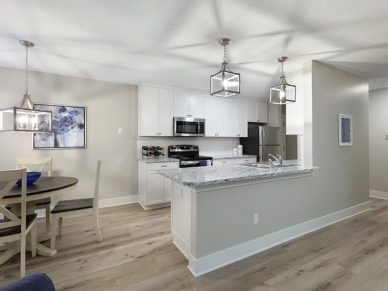 Oak Tree Apartments — Photo 35