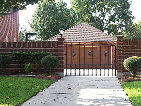 3rd image of 1314 Lovely Ln