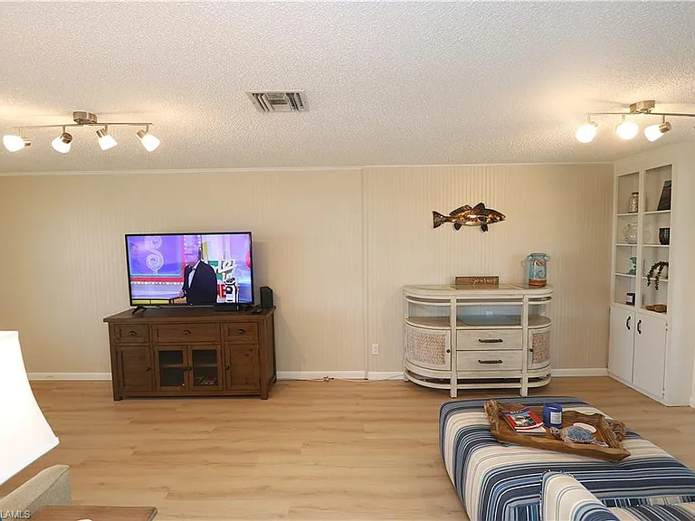 611 Palm Ave #F-30 — Photo 6