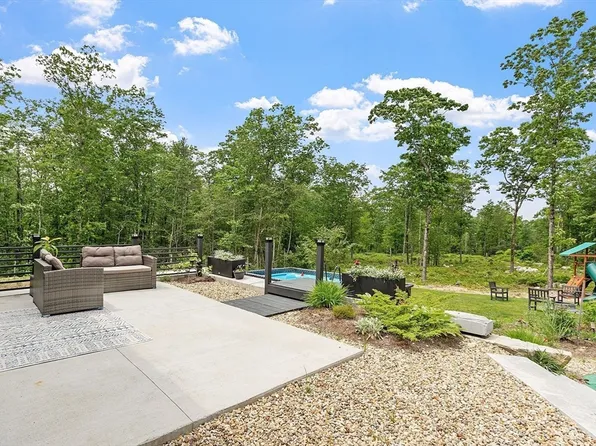 17 Hastings Rd, Ashburnham, MA 01430