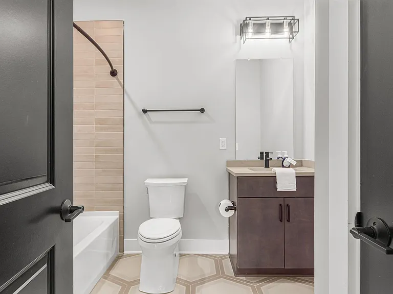 1247 Perry St — Photo 37