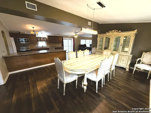 212 Thornton Ln — Photo 4