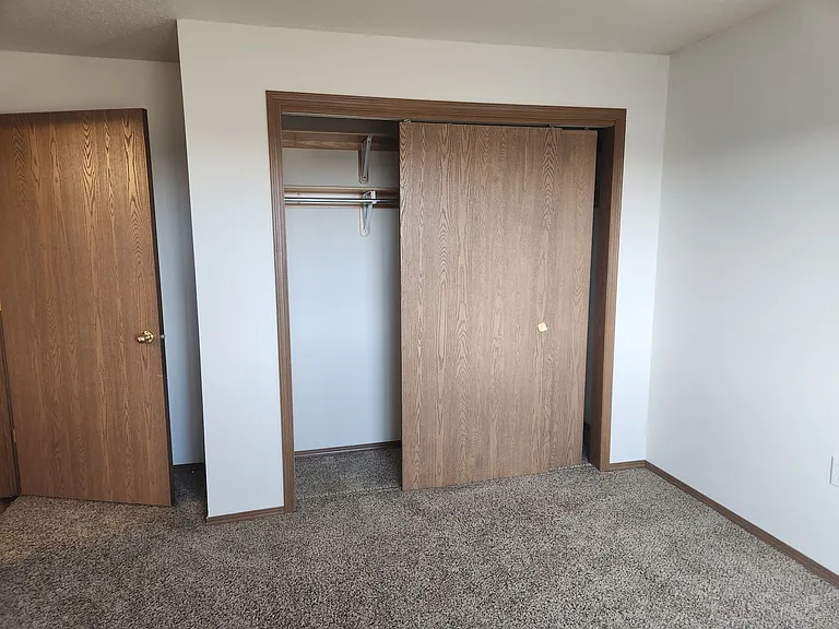 Eastern Hills Apartments — Photo 12