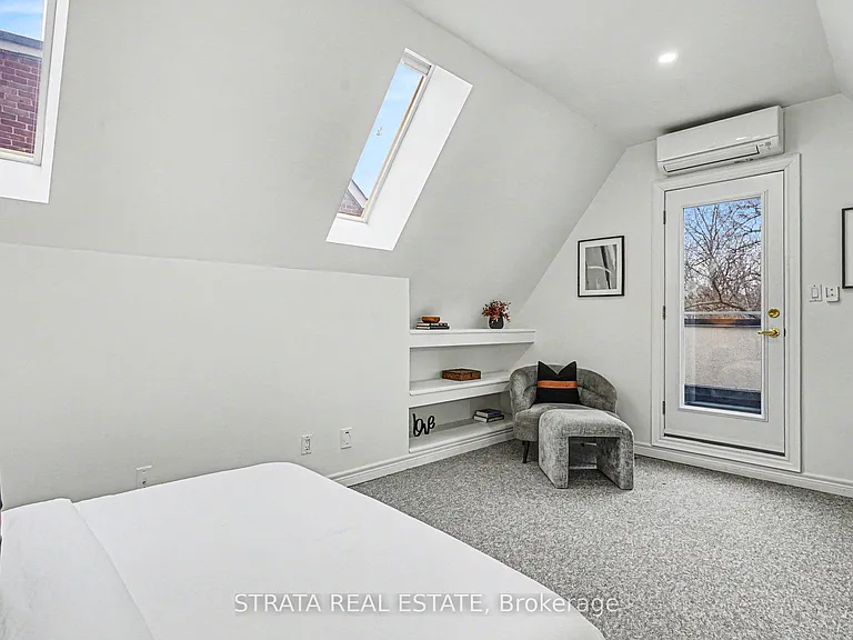 423 Manor Rd E — Photo 25