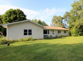 5413 N Queen Anne Rd, Woodstock, IL 60098