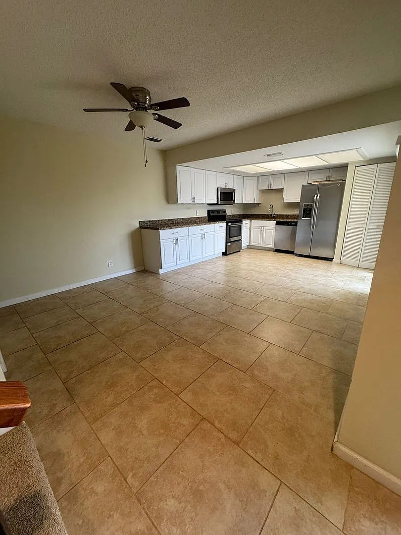 Spacious townhouse in the heart of Wellington! Don't miss it! — Photo 4
