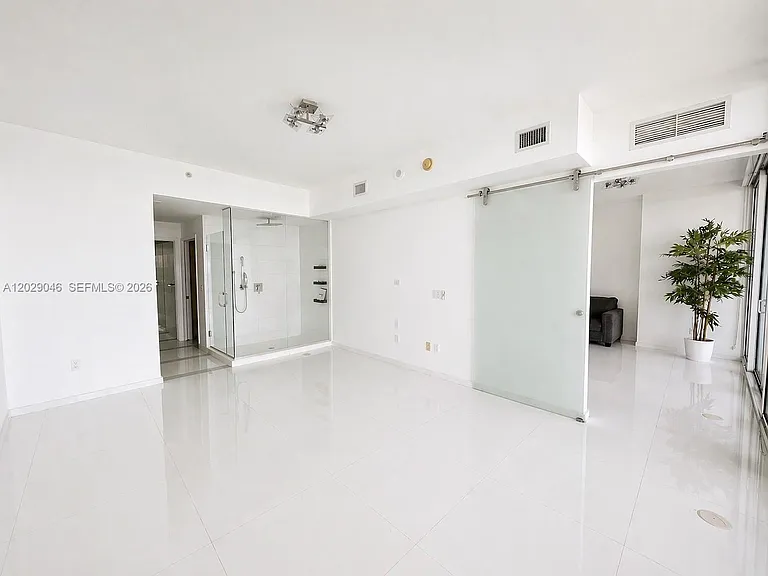 2020 N Bayshore Dr #2909 — Photo 9