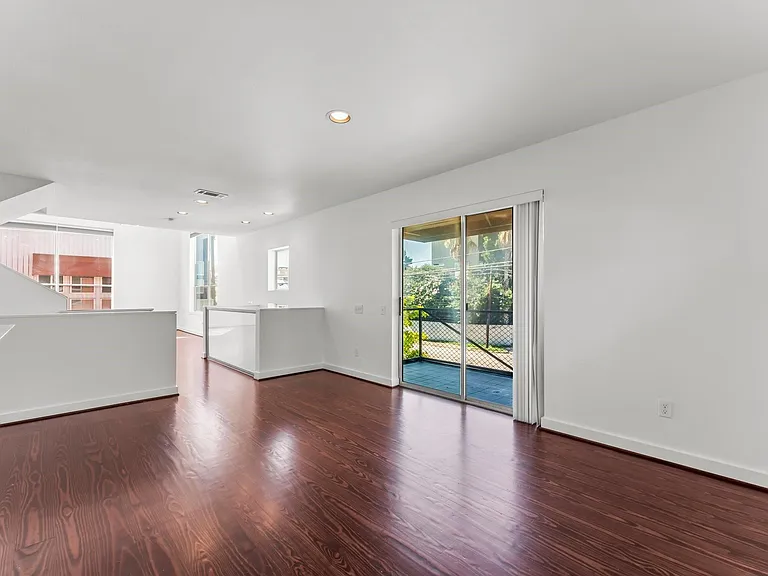 3012 Commerce St — Photo 15