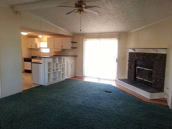 huge living w/fireplace