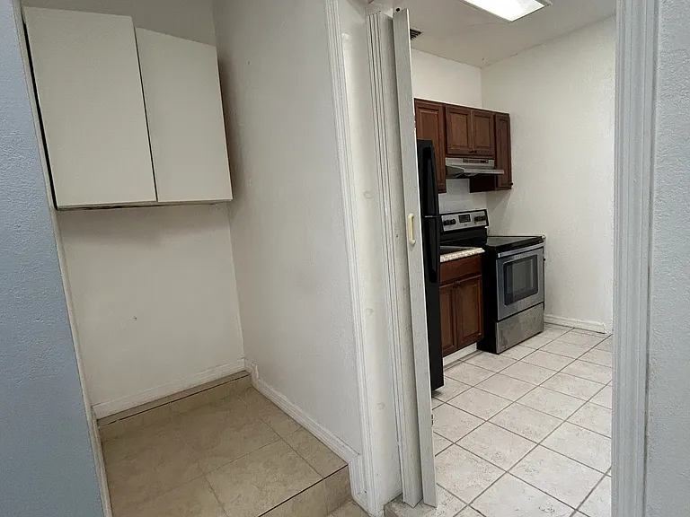 308 N Himes Ave — Photo 16
