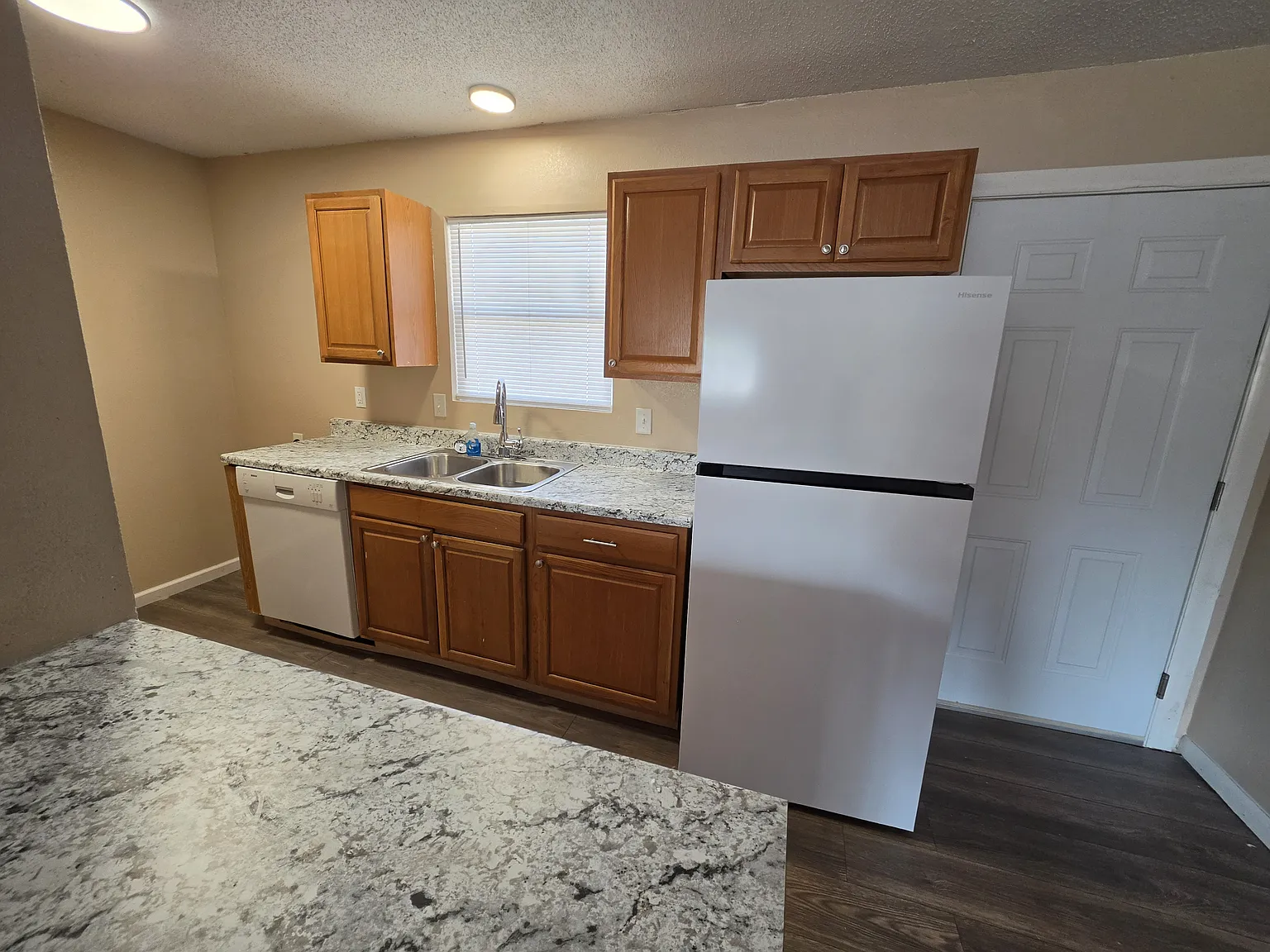 2 bed, 915 sqft, $900 — Photo 3