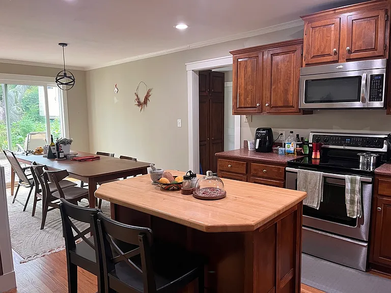 820 Stanfield Dr — Photo 5