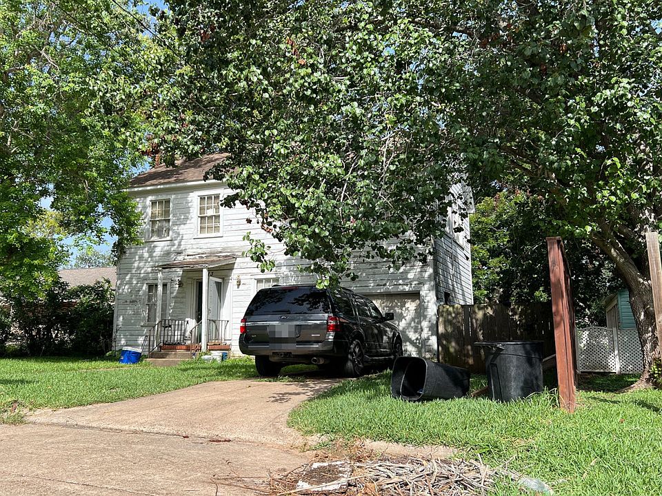 2nd image of 413 Pecan St