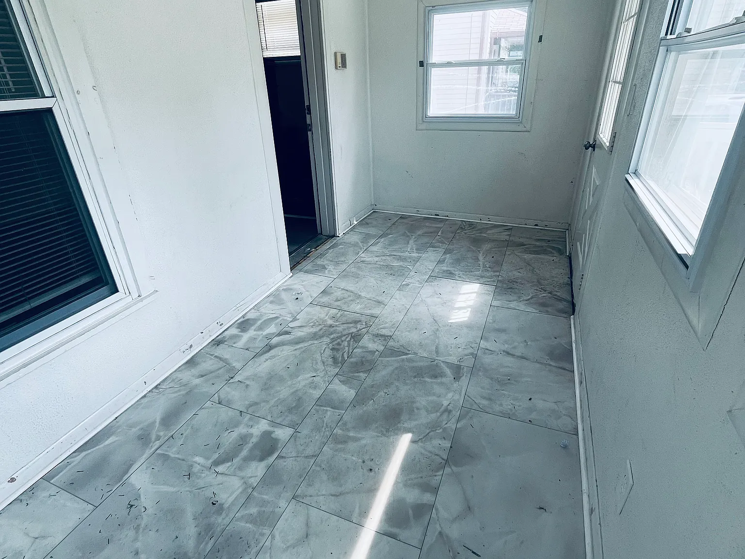 3 bed, 1250 sqft, $1,300 — Photo 4