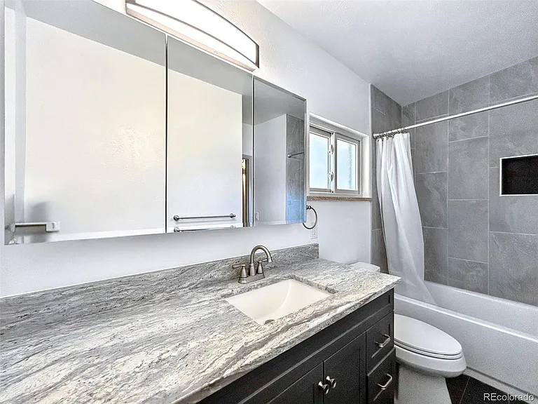 5960 S Logan Ct — Photo 14