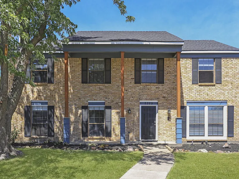 2325 Woodhollow Ave — Photo 1